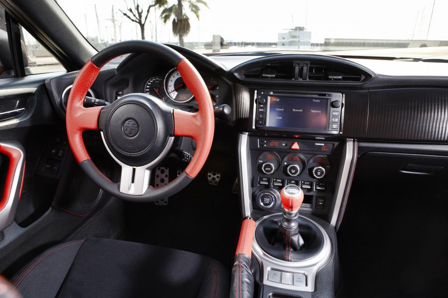  Toyota GT 86 2012 года  (фото 34 из 106)